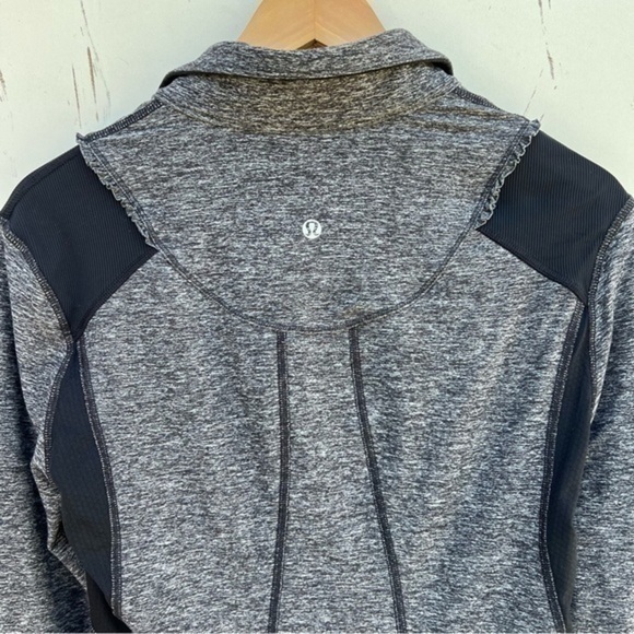 Lululemon Run Your Heart Out Size 8 Gray‎ Sweater w Thumbholes Activewear Yoga - Picture 10 of 15